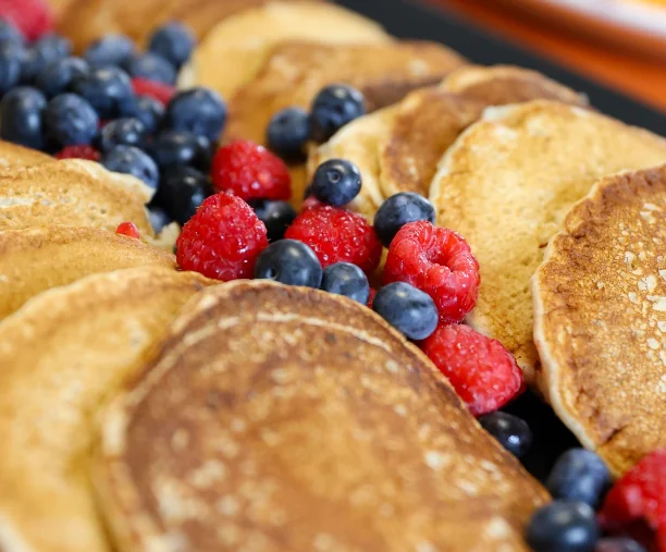 Palačinke sa svježim borovnicama i malinama